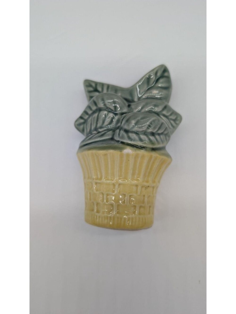 Vintage Shawnee Pottery Leaf Basket Wall Pocket Flower measuring spoon holder